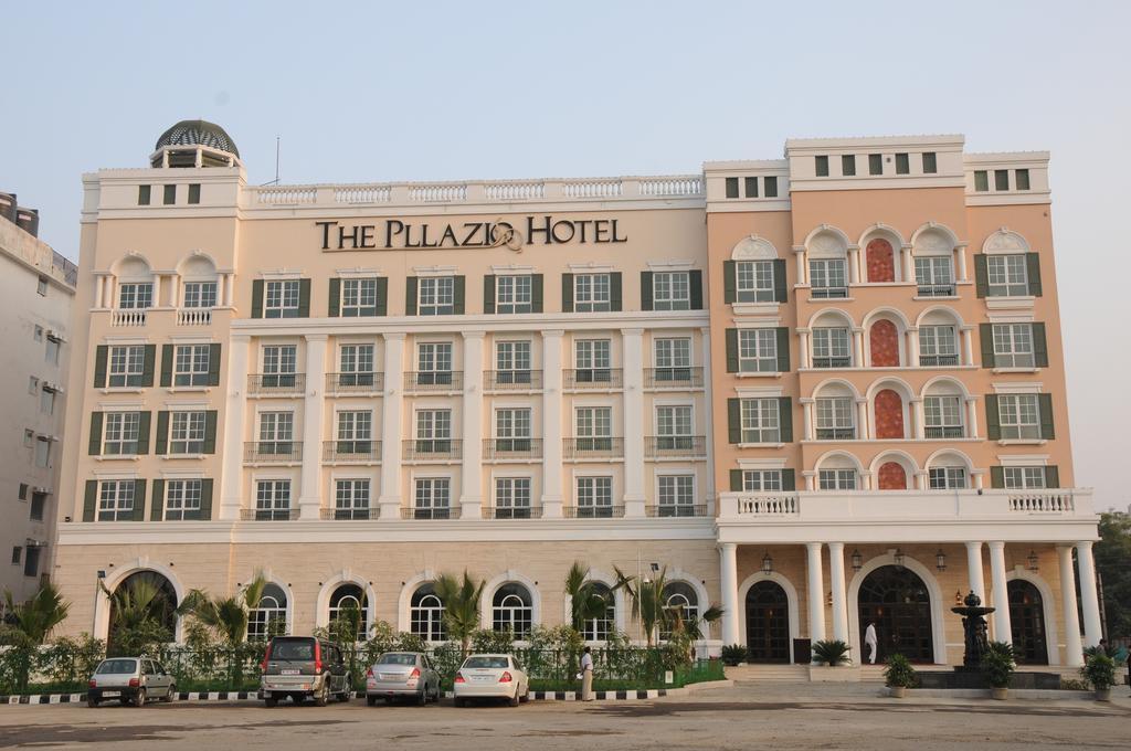 The Pllazio Hotel Gurgaon Exteriör bild